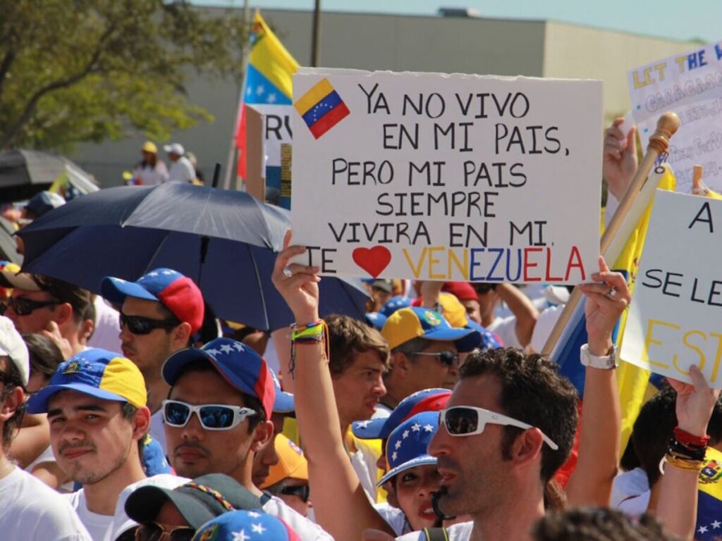 LA RECONSTRUCCIÓN DEL DESPLAZADO O REFUGIADO FRENTE AL EXTRAVÍO SOCIO-POLÍTICO